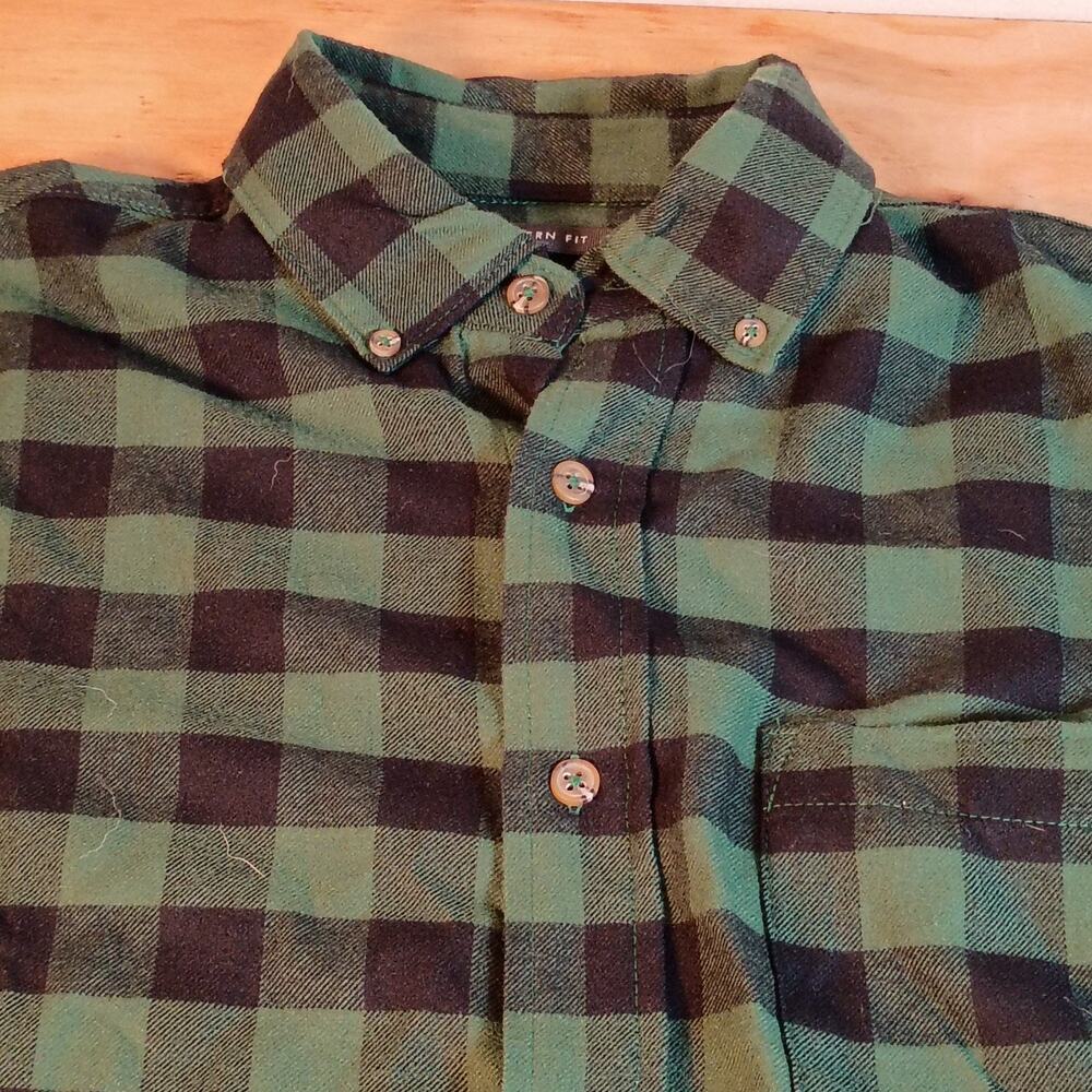 Christian Lacroix Mens LARGE Modern Fit Green Buffalo Plaid Button Down Shirt